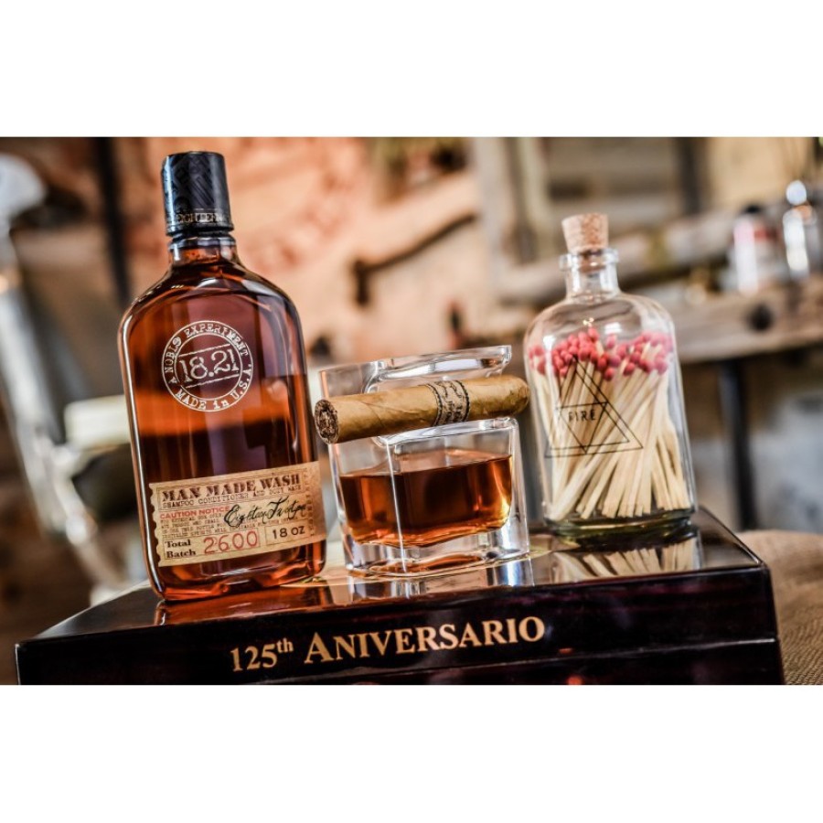 Man Made Wash Sweet Tobacco 18.21 daugiafunkcė priemonė vyrams 3 in 1: stiprinamasis šampūnas, kondicionierius ir kūno prausiklis viename 946ml